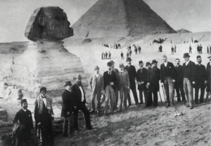 Египет.-Цесаревич-Николай-Александрович-(пятый-слева)-во-время-путешествия.-1890-г.